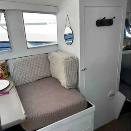 Bateau-hôtel Bateau L'etoile, Romantique, Ideal Couple Ouistreham